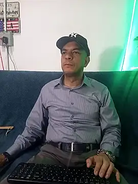 latinmartin73 online show from March 6, 2025, 2:19 am