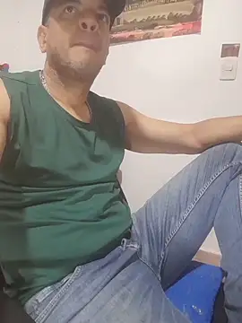 latinmartin73 online show from December 4, 2025, 6:16 pm