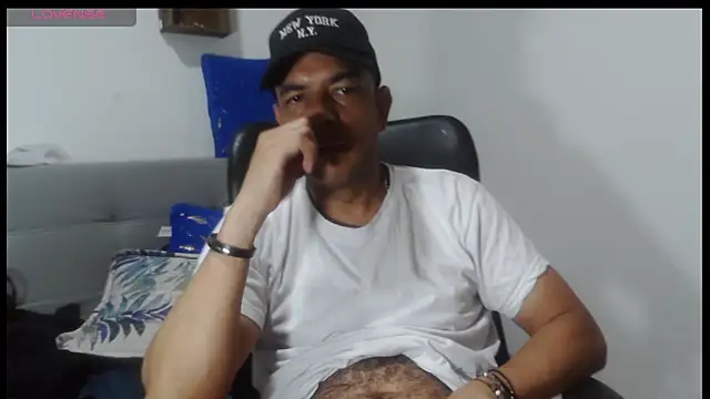 latinmartin73 online show from March 27, 2026, 1:11 am