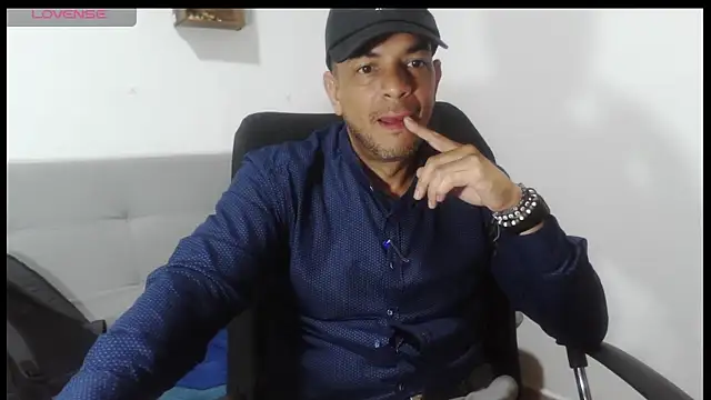 latinmartin73 online show from April 21, 2026, 10:56 pm