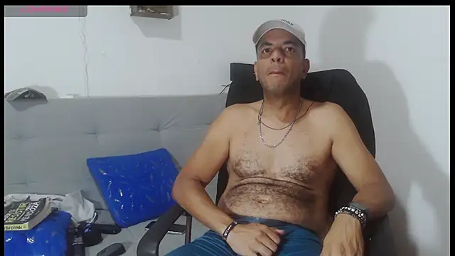 latinmartin73 online show from May 23, 2026, 1:11 am