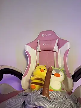 kittyfresita online show from February 6, 2025, 7:24 am