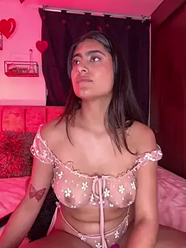 miakhalifaaa  online show from February 13, 2025, 1:40 am