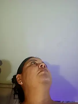 zandra milf  online show from April 22, 2026, 11:45 am