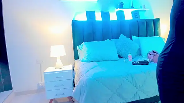 Mia brunette26 online show from January 8, 2025, 3:40 am