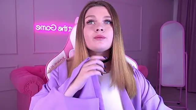 CrystalLyons online show from January 30, 2025, 12:37 pm