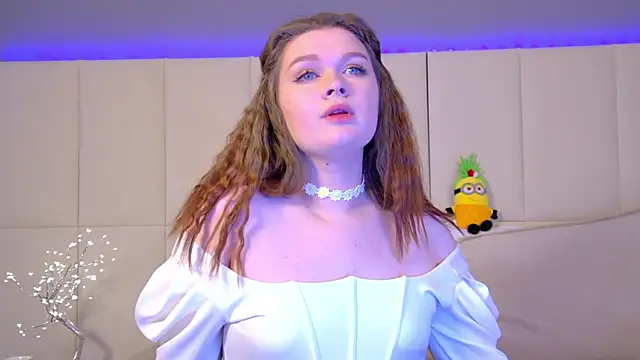 CrystalLyons online show from February 7, 2025, 9:37 am