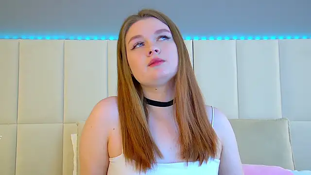 CrystalLyons online show from March 2, 2025, 9:31 am