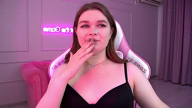 CrystalLyons online show from March 9, 2025, 4:11 pm