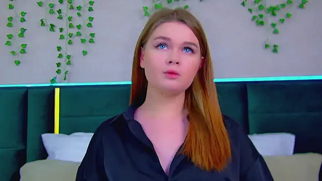 CrystalLyons online show from March 12, 2025, 3:07 pm