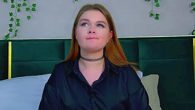 CrystalLyons online show from March 12, 2025, 9:13 pm