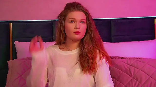 CrystalLyons online show from September 8, 2025, 6:07 pm