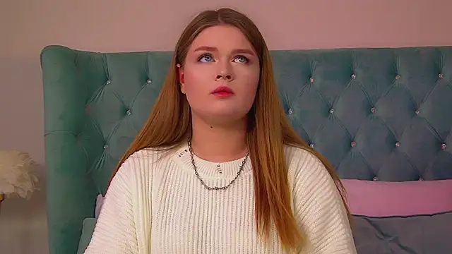 CrystalLyons online show from September 14, 2025, 6:07 pm