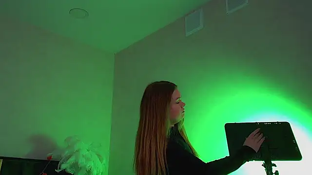 CrystalLyons online show from November 1, 2025, 6:04 am