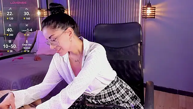 aura-baker online show from February 19, 2025, 12:11 pm