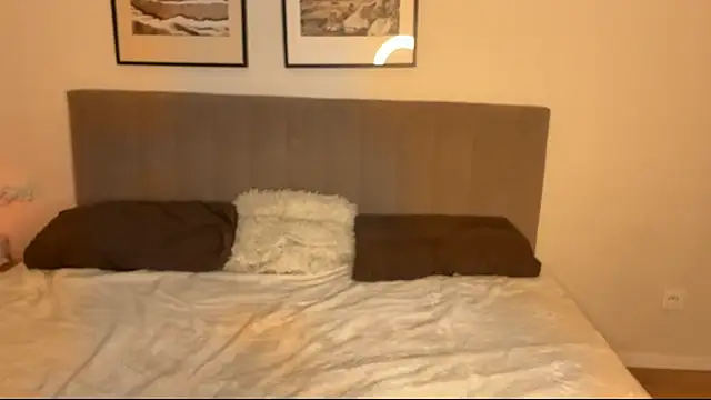 aryamirelle online show from November 19, 2025, 12:10 am