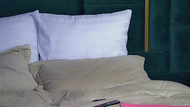 PollyLanders online show from February 20, 2025, 4:25 pm