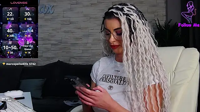 VictoriaMazze online show from December 14, 2024, 4:34 am