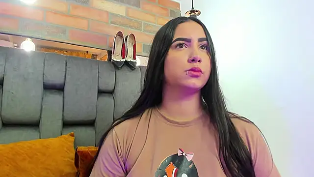 JESSYCORTES online show from September 9, 2025, 1:43 pm