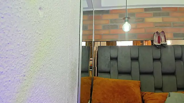 JESSYCORTES online show from September 15, 2025, 1:55 pm