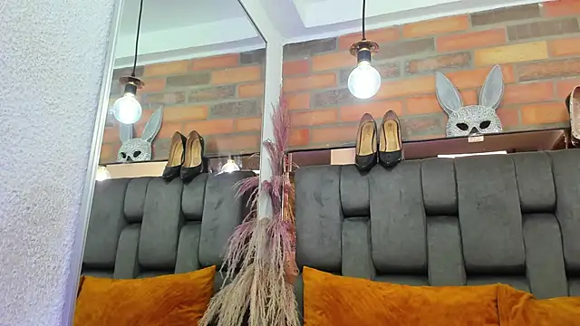 JESSYCORTES online show from October 22, 2025, 2:50 pm