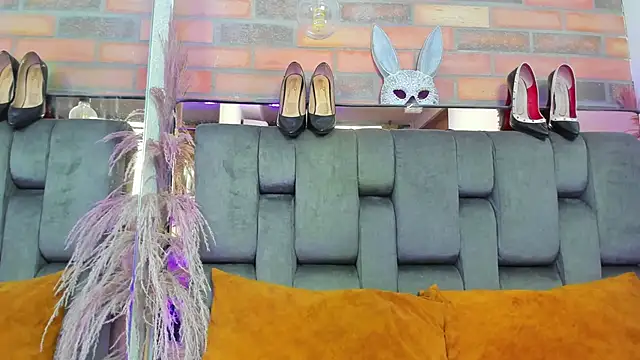 JESSYCORTES online show from October 23, 2025, 2:49 pm