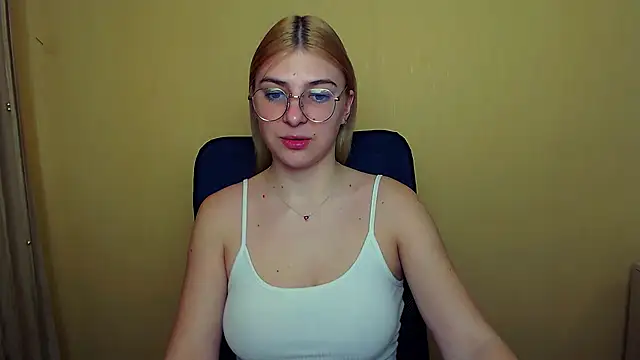 Luna Lush  online show from January 14, 2025, 8:20 am