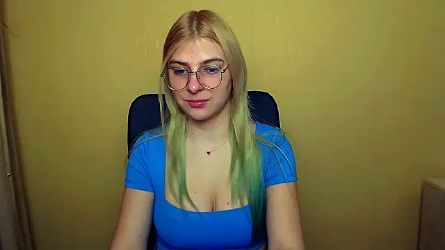 Luna Lush  online show from January 25, 2025, 8:31 am