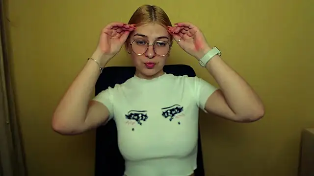 Luna Lush  online show from January 30, 2025, 9:47 am