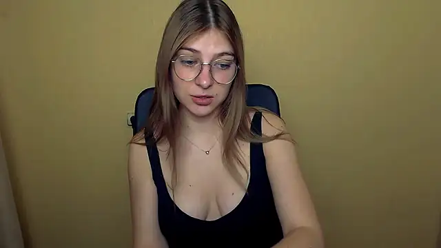 Luna Lush  online show from November 5, 2025, 10:04 am