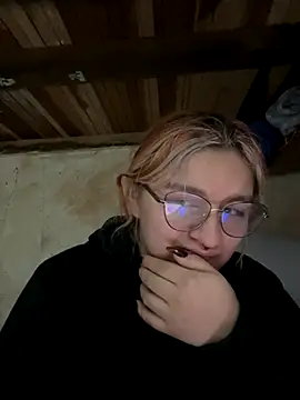 SophiaWeestt99 online show from October 20, 2025, 4:46 am