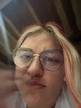 SophiaWeestt99 online show from October 22, 2025, 2:12 am