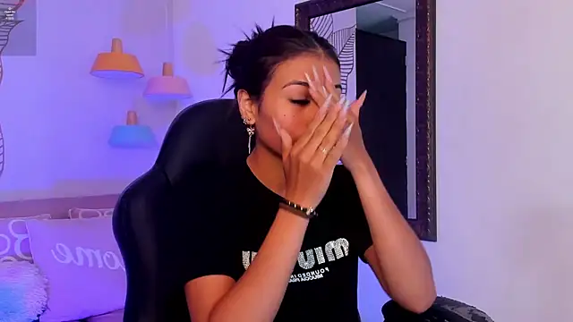 ZaraLim online show from December 10, 2024, 12:16 pm