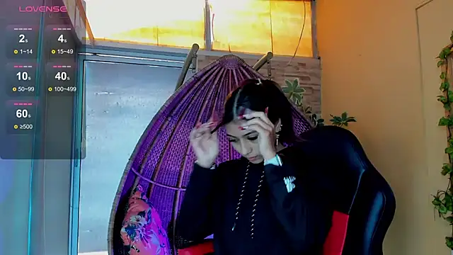 ZaraLim online show from December 18, 2024, 12:07 pm