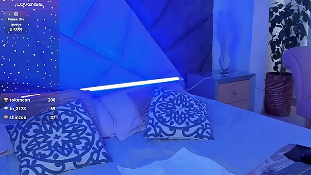 ZaraLim online show from March 8, 2025, 6:47 pm