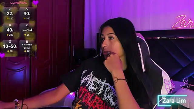 ZaraLim online show from September 10, 2025, 11:38 pm