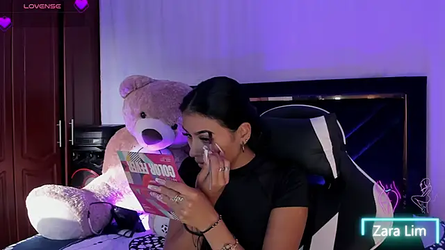 ZaraLim online show from September 14, 2025, 9:47 pm