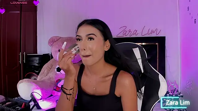 ZaraLim online show from October 1, 2025, 6:14 pm