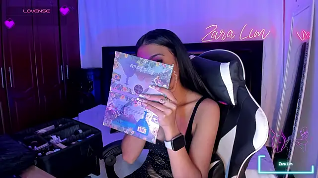 ZaraLim online show from November 13, 2025, 9:36 pm