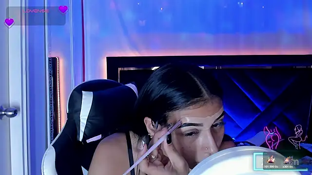 ZaraLim online show from November 30, 2025, 9:41 pm