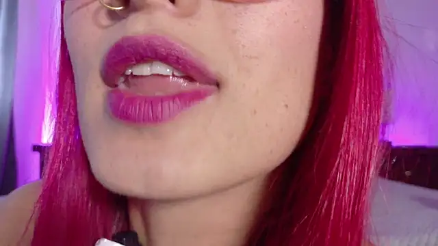 luccycollins  online show from October 9, 2025, 4:05 pm