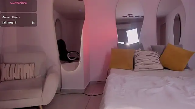 RebeccaHudson online show from March 7, 2025, 6:13 am