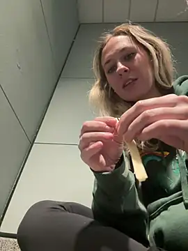 M1ssyk1ssy online show from January 10, 2025, 3:48 pm