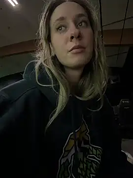 M1ssyk1ssy online show from April 18, 2026, 2:04 am