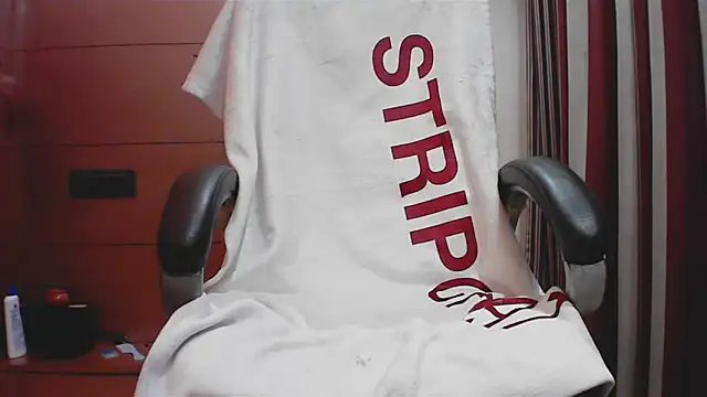 Snapshot of collage_hoty chatting on December 17, 2025, 4:57 pm collage hoty online show from December 17, 2025, 4:57 pm