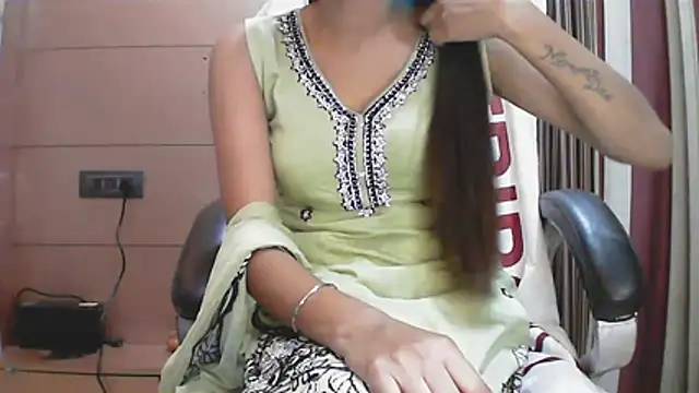 Snapshot of collage_hoty chatting on December 22, 2025, 4:48 pm collage hoty online show from December 22, 2025, 4:48 pm