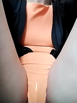 ladyrrr online show from March 18, 2026, 12:52 pm