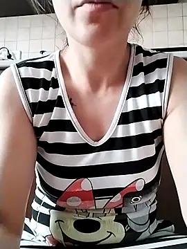 Snapshot of ladyrrr chatting on July 22, 2026, 10:07 am ladyrrr online show from July 22, 2026, 10:07 am