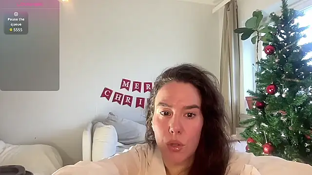 MilkyHoneyLullabies online show from December 18, 2025, 10:43 am