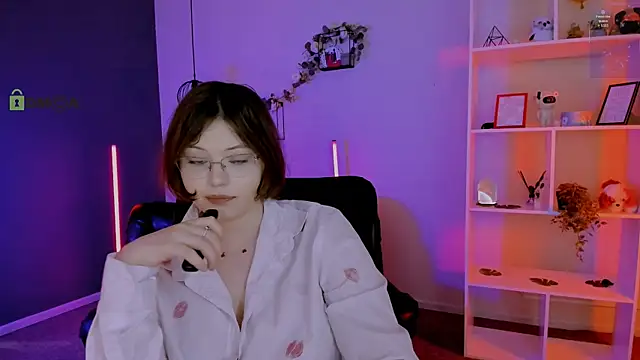 nikole kitt online show from April 22, 2026, 7:04 pm